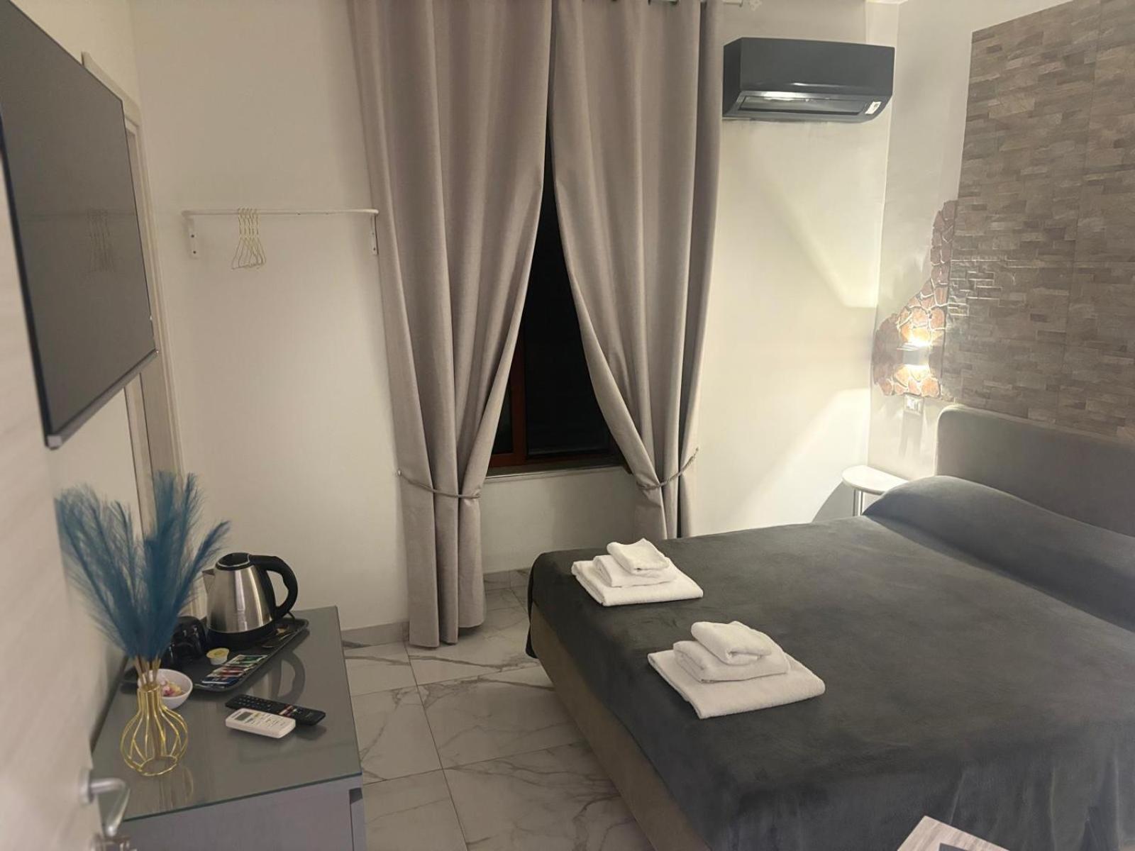 B&B Alla Stazione Наполи Екстериор снимка